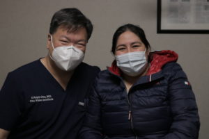 Dr. Chu left and patient Itandewhy right wearing masks